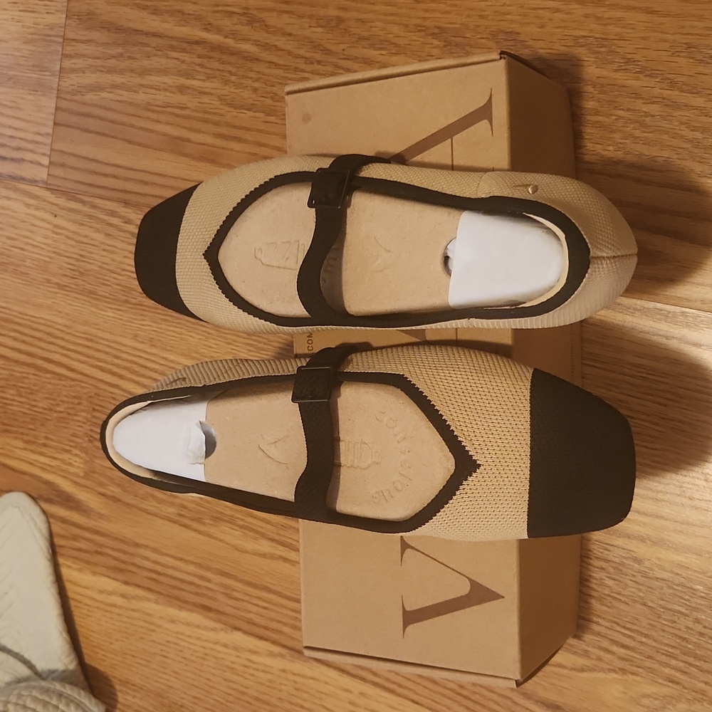 Vivaia Mary Jane Flats
